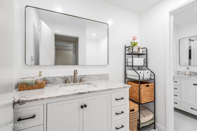 4230 Canoga Avenue, Woodland Hills CA: https://media.crmls.org/mediaz/1ef1f60c-a744-49bc-851c-d4ee6d1917e9.jpg