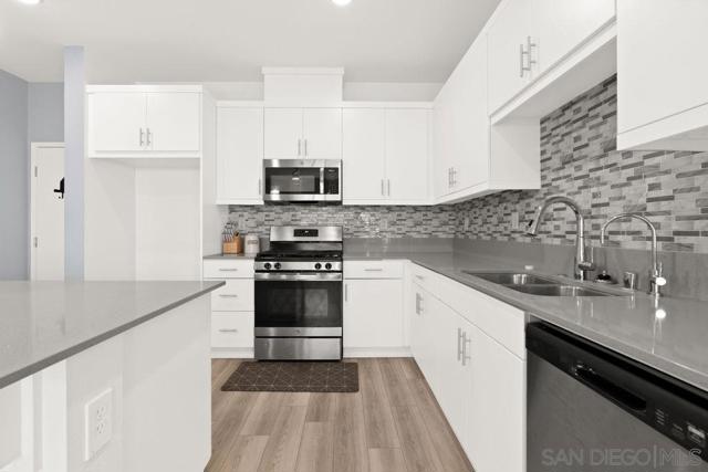 347 Sweet Pl, Fallbrook CA: https://media.crmls.org/mediaz/1ef2377b-dcef-45a7-84ea-123a248b9a1a.jpg