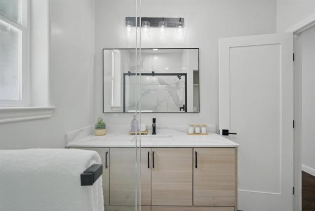 6868 Moore Drive, Oakland CA: https://media.crmls.org/mediaz/1ef29d81-9dd0-4760-831d-1b3a9dcf9b35.jpg