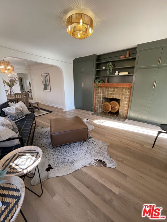 1086 West Boulevard, Los Angeles CA: https://media.crmls.org/mediaz/1ef2f812-c835-4a45-bbb8-dda2546fa128.jpg