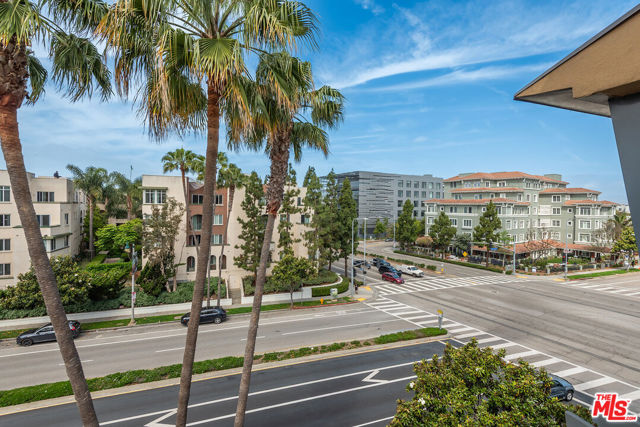 5831 Seawalk Drive, Playa Vista CA: https://media.crmls.org/mediaz/1ef2f957-9818-47c2-998c-97d1da7cf514.jpg
