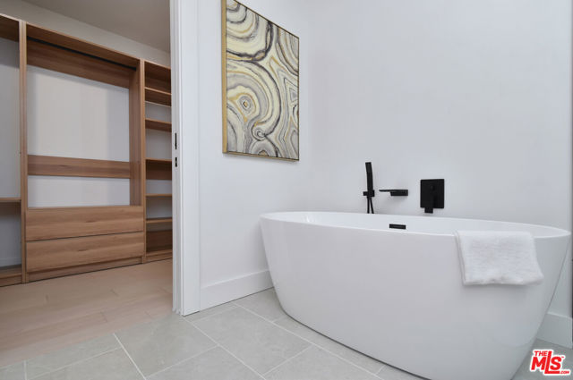 15431 Milbank Street, Encino CA: https://media.crmls.org/mediaz/1ef30815-6ac7-43a8-aec5-c81b7efe116f.jpg