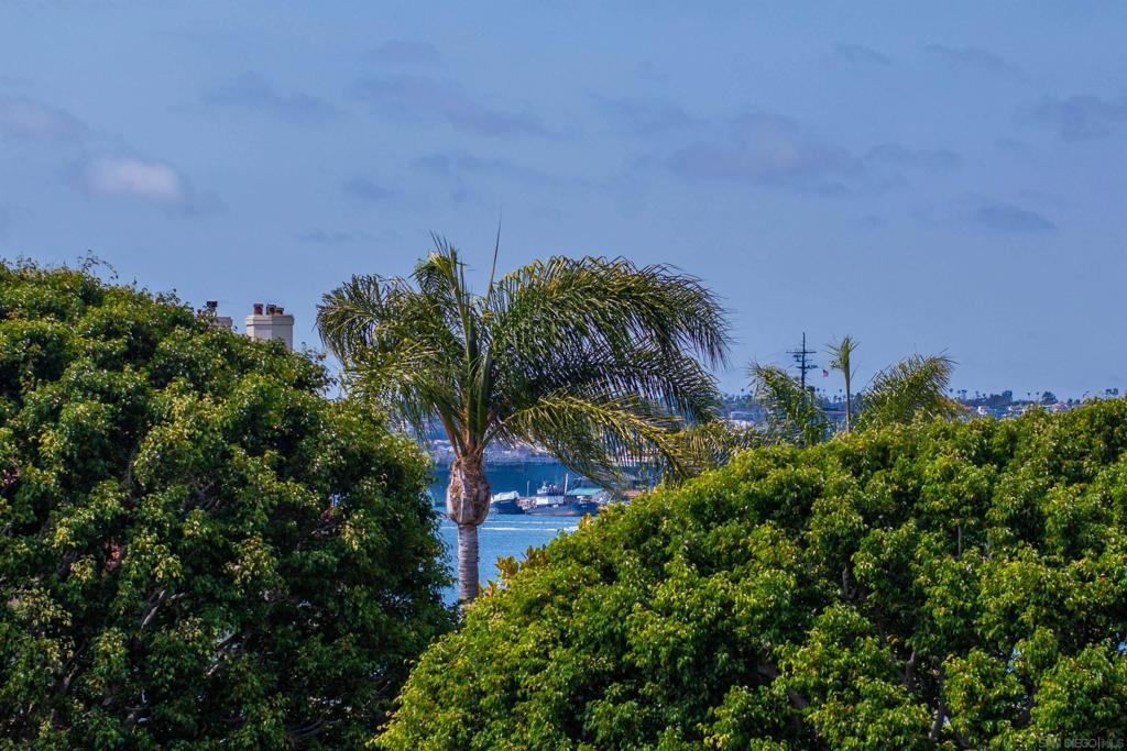 https://media.crmls.org/mediaz/1ef331bd-b19b-4ed6-98d8-f0e3a61803b2.jpg?preset=X-Large