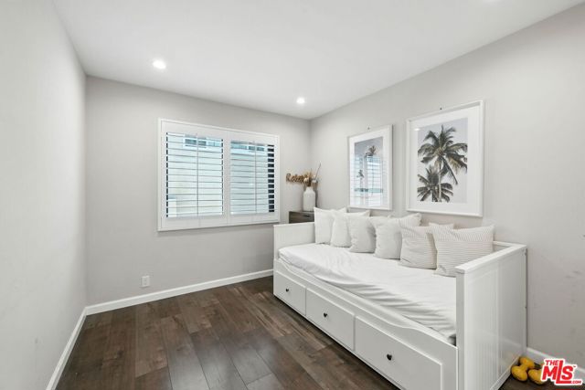 13412 Burbank Boulevard, Sherman Oaks CA: https://media.crmls.org/mediaz/1ef36c6b-b847-472a-89f0-5d76b1e65475.jpg