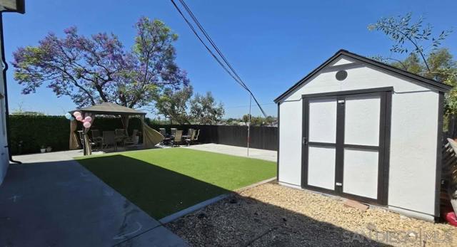 3934 Marine View Ave, San Diego CA: https://media.crmls.org/mediaz/1ef4c972-f471-46eb-b20f-2ec8b4aea6ec.jpg