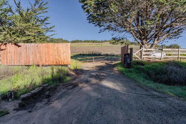 27 Long Valley Road, Castroville CA: https://media.crmls.org/mediaz/1ef593ef-d83f-4a15-b2bd-1b82670b84d5.jpg