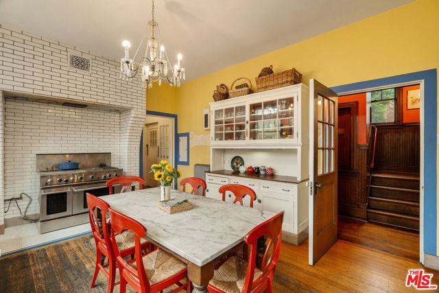 1130 Westchester Place, Los Angeles CA: https://media.crmls.org/mediaz/1ef59f3e-1638-496c-ad32-69c47836d08b.jpg