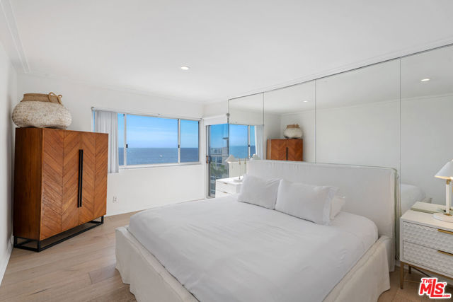 22548 Pacific Coast Highway, Malibu CA: https://media.crmls.org/mediaz/1ef620b4-70d2-4c6d-9bbe-7006a8a5d0b7.jpg