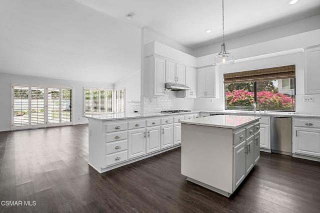 1142 Earlham Court, Oak Park CA: https://media.crmls.org/mediaz/1ef64512-4181-4d40-a134-57852c5f2339.jpg
