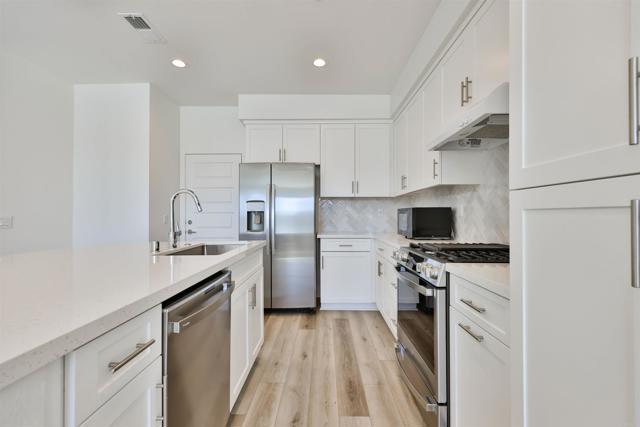 Detail Gallery Image 7 of 21 For 10926 Alderman Way, San Diego,  CA 92126 - 3 Beds | 2/1 Baths