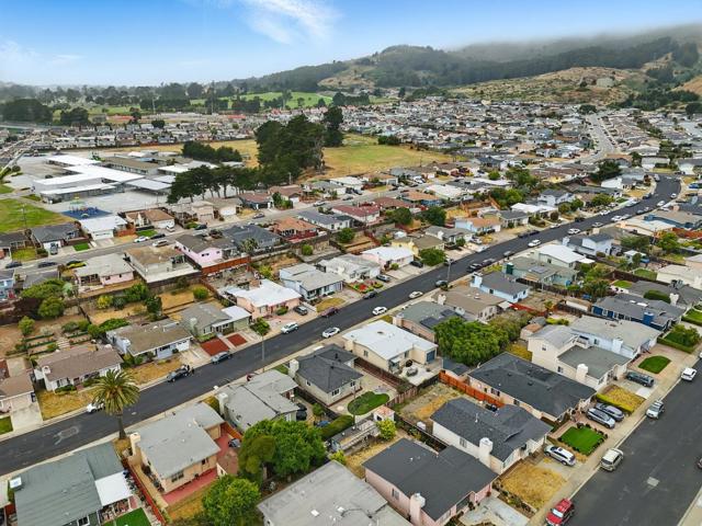 328 Heather Way, South San Francisco CA: https://media.crmls.org/mediaz/1ef6cbe5-dd7d-4f9f-8f8b-e0e987a74d41.jpg