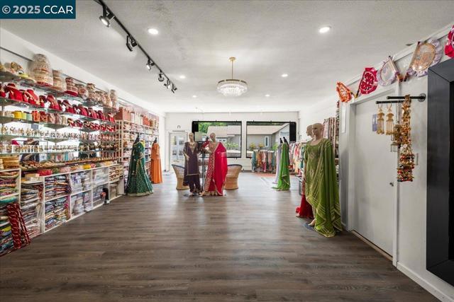 4955 Appian Way, El Sobrante CA: https://media.crmls.org/mediaz/1ef78f41-485b-409d-be47-ed6f3214ad46.jpg