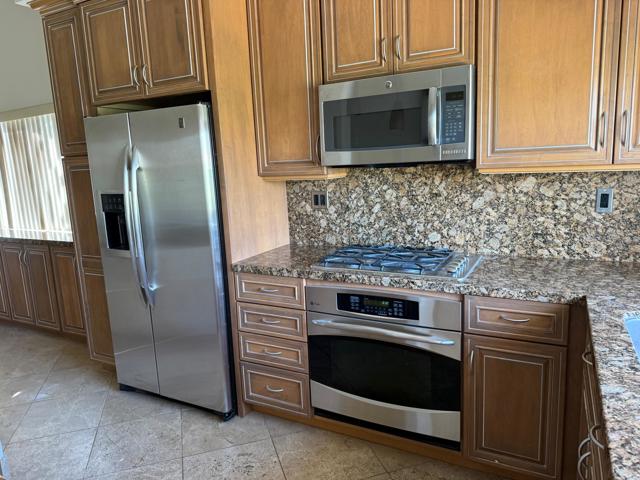 76216 Poppy Lane, Palm Desert CA: https://media.crmls.org/mediaz/1ef8245b-f719-4455-8616-e9f142ef4c9c.jpg