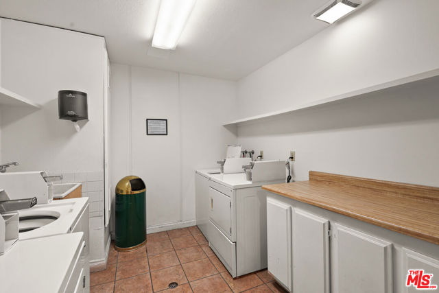 10926 Bluffside Drive, Studio City CA: https://media.crmls.org/mediaz/1ef855fa-7ad0-48c3-86e9-7e32194bfe06.jpg