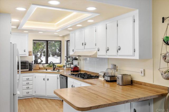 18218 Paradise Mountain Road, Valley Center CA: https://media.crmls.org/mediaz/1ef8c23c-7124-4291-9ab6-972e644052f1.jpg
