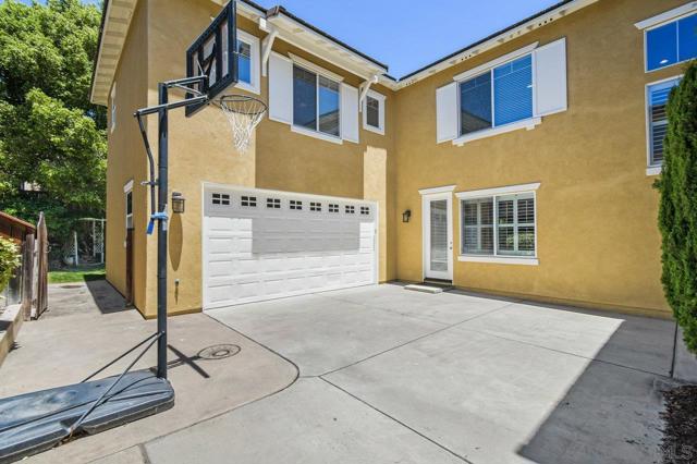 2423 Wishing Star Way, Chula Vista CA: https://media.crmls.org/mediaz/1ef94637-adb0-447f-b4d7-f636614ccd8e.jpg