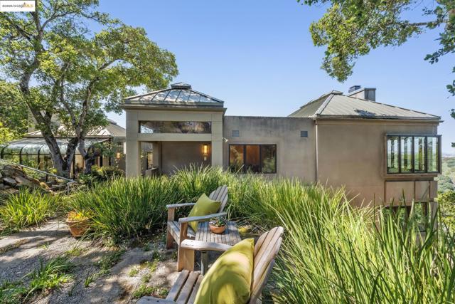 12688 Brookpark Road, Oakland CA: https://media.crmls.org/mediaz/1ef9ad63-56d8-45ca-ad0d-f325d63c4dc6.jpg
