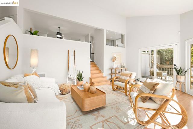 6566 Chelton Dr, Oakland CA: https://media.crmls.org/mediaz/1efa2cd1-fcf9-4878-a634-373b4d7d613e.jpg