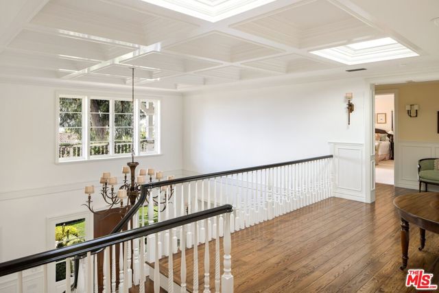 1667 Amalfi Drive, Pacific Palisades CA: https://media.crmls.org/mediaz/1efacd2e-b254-41e0-98bd-6e423d928035.jpg