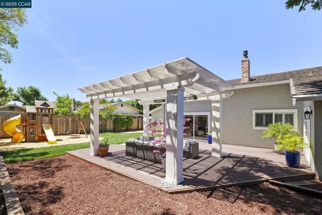 1140 Jamie Dr, Concord CA: https://media.crmls.org/mediaz/1efae0e5-9d31-4890-964a-08ec03e1ac11.jpg