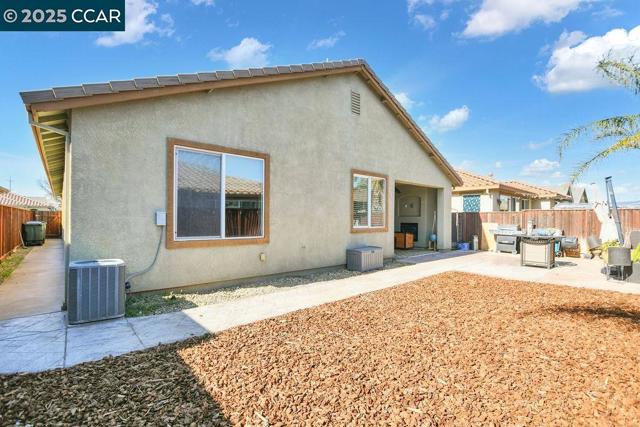 9956 Pyramid, Discovery Bay CA: https://media.crmls.org/mediaz/1efaf540-b5e3-4fee-90c5-c38fb71c84b6.jpg