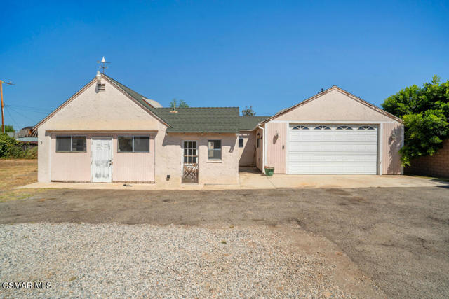 2327 Royal Avenue, Simi Valley CA: https://media.crmls.org/mediaz/1efb0a7e-a5d5-4680-8bf4-cad823bd8a9f.jpg