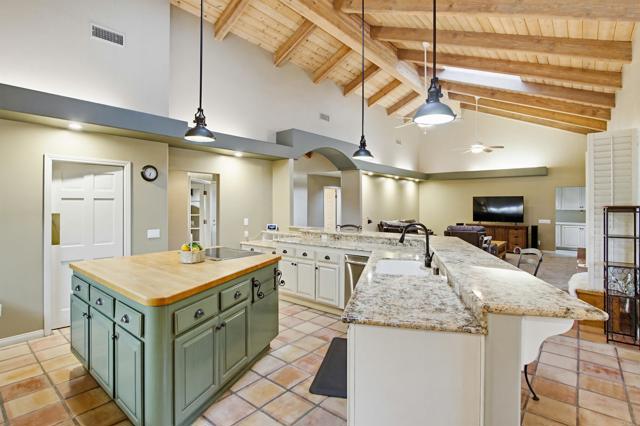 Detail Gallery Image 10 of 54 For 2092 Tudor Ln, Fallbrook,  CA 92028 - 4 Beds | 3/1 Baths