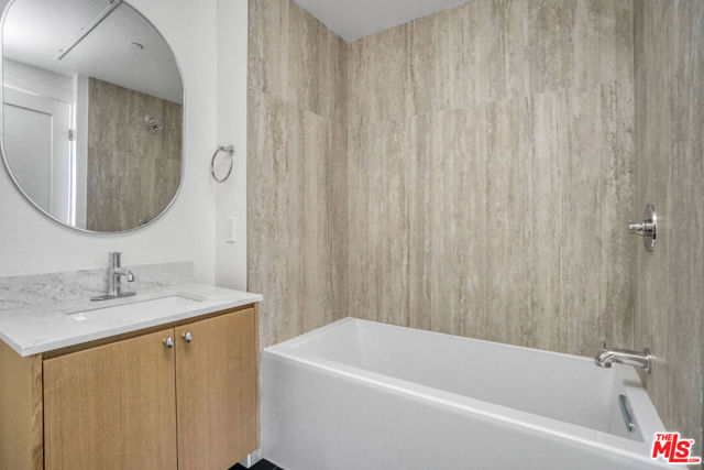 1822 Overland Avenue, Los Angeles CA: https://media.crmls.org/mediaz/1efb3b4b-fd05-4825-8c81-e665511643b3.jpg