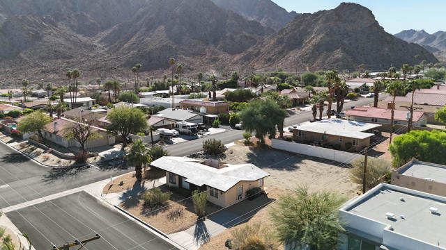 77643 Temecula, La Quinta CA: https://media.crmls.org/mediaz/1efb6e44-0f6e-49fe-aac2-ab96f1da0701.jpg