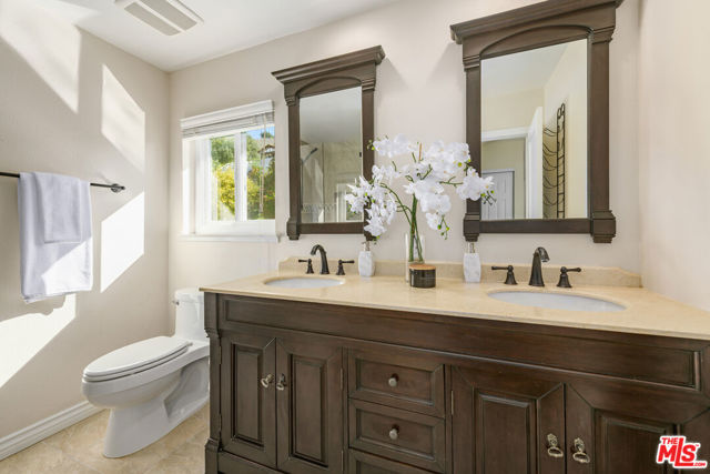 6652 Buttonwood Avenue, Oak Park CA: https://media.crmls.org/mediaz/1efb9a2a-2678-40e6-8e87-876aec676185.jpg