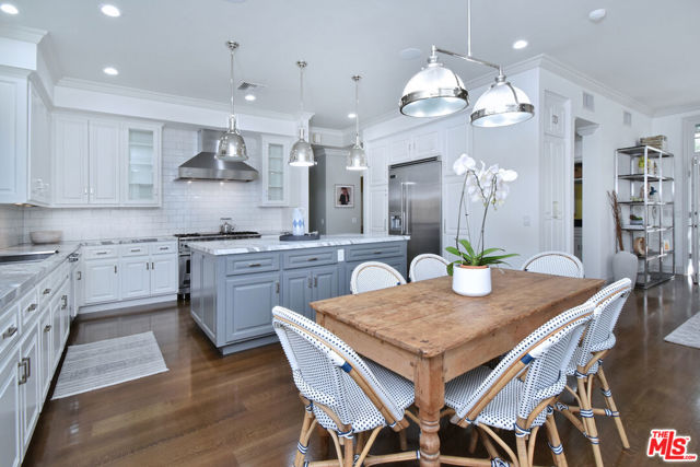 4177 KESTER Avenue, Sherman Oaks CA: https://media.crmls.org/mediaz/1efba51f-da25-427f-a8d0-1c80cc788abb.jpg