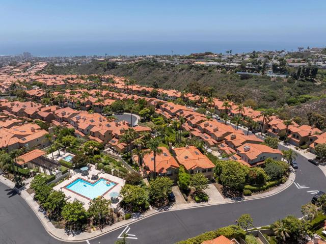 1466 Caminito Solidago, La Jolla CA: https://media.crmls.org/mediaz/1efbf5b8-92de-470e-9283-3a0009c4d7cd.jpg