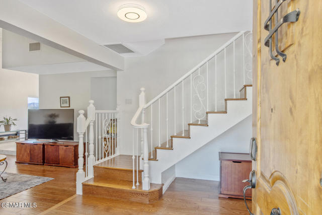 3166 Sycamore Drive, Simi Valley CA: https://media.crmls.org/mediaz/1efc8b5c-0902-4e54-9348-72b9e17baf22.jpg