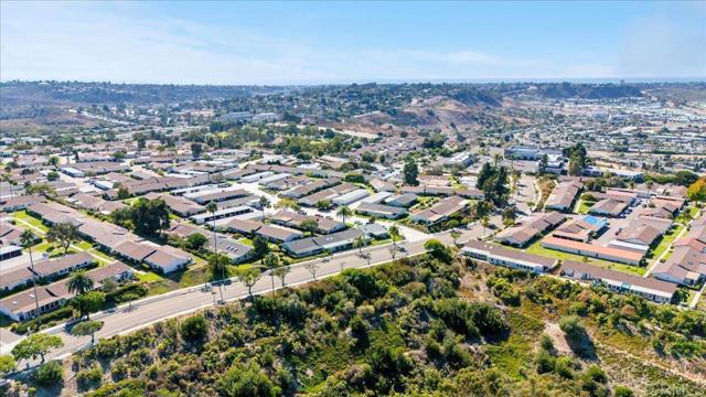 Detail Gallery Image 5 of 47 For 3685 Vista Campana N #56,  Oceanside,  CA 92057 - 3 Beds | 2 Baths