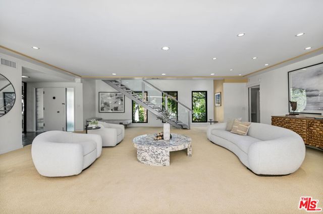 515 Warner Avenue, Los Angeles CA: https://media.crmls.org/mediaz/1efd0f00-6ec4-47c3-b556-60c95d09a78e.jpg