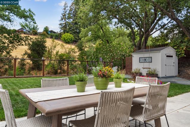 267 Valle Vista Dr, Danville CA: https://media.crmls.org/mediaz/1efd4fe4-f1fb-4814-a74e-fd3e144ddc75.jpg