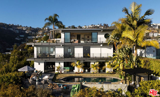 1501 Viewsite Terrace, Los Angeles CA: https://media.crmls.org/mediaz/1efd988c-3479-44f9-9403-cd6d60a70da1.jpg