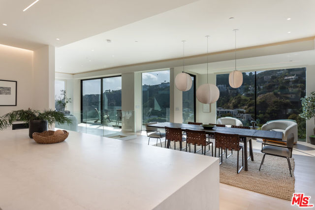 1943 Sunset Plaza Drive, Los Angeles CA: https://media.crmls.org/mediaz/1efda109-46b9-491c-886c-fd1a8746fe60.jpg