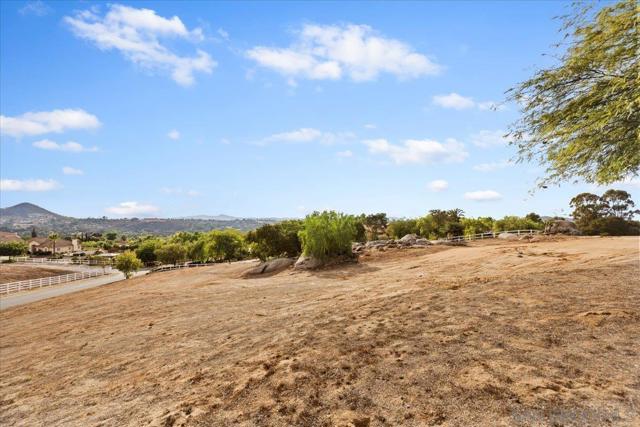 31252 North Star Way, Valley Center CA: https://media.crmls.org/mediaz/1efdc655-6455-46d5-b7a0-b4ae09767063.jpg