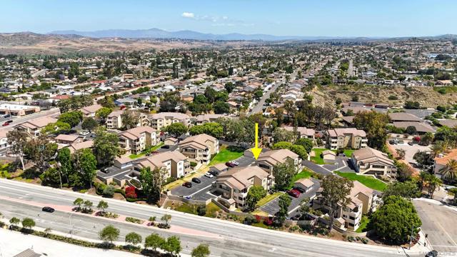 5033 Los Morros Way, Oceanside CA: https://media.crmls.org/mediaz/1effa8c6-1abd-4505-9e99-1ee9961e03a9.jpg