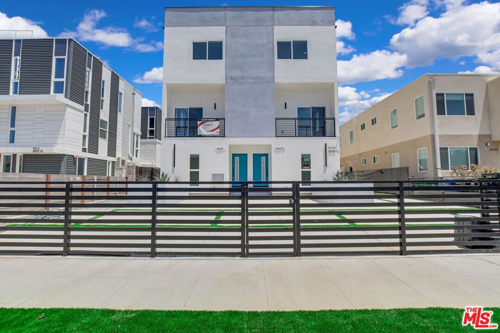 1/2 Saturn Street