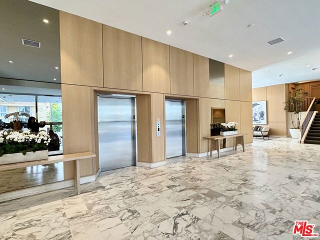 999 N Doheny Drive, West Hollywood CA: https://media.crmls.org/mediaz/1effae29-969f-40c8-abe1-f1bcec94e004.jpg