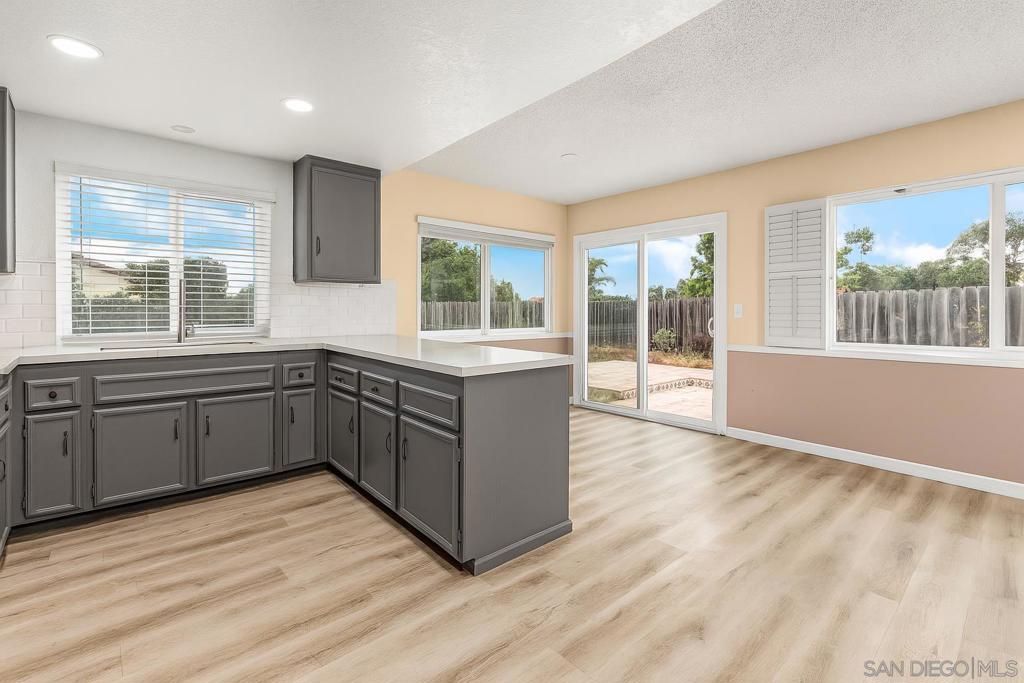 MLS #250032958SD img 4