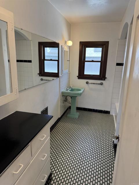 Detail Gallery Image 5 of 14 For 2805 State St, San Diego,  CA 92103 - 4 Beds | 3 Baths