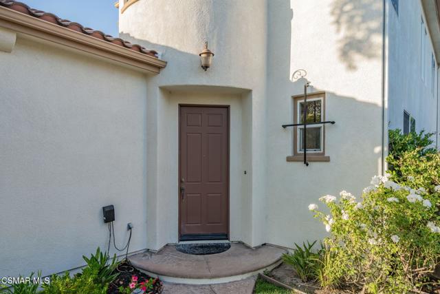 4260 Crabapple Court, Moorpark CA: https://media.crmls.org/mediaz/1f008be6-010f-443e-ba8a-23d172f5d6bc.jpg