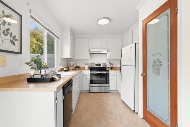 1505 42nd Avenue, Capitola CA: https://media.crmls.org/mediaz/1f0095ea-4487-48ea-86cc-907af47b7672.jpg