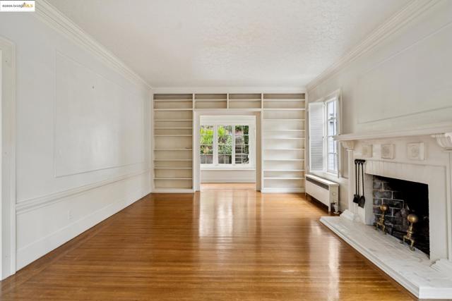 618 Boulevard Way, Piedmont CA: https://media.crmls.org/mediaz/1f00e752-e57e-4b4d-9b47-58c5291a4b20.jpg