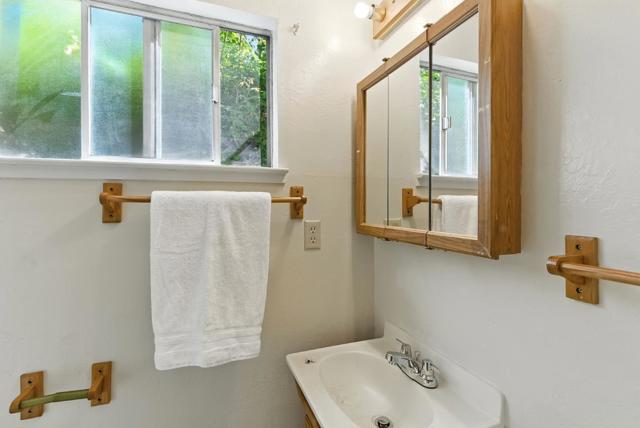 1300 Howard Avenue, San Carlos CA: https://media.crmls.org/mediaz/1f00e79c-def0-4bbb-b96c-8c9b08910113.jpg