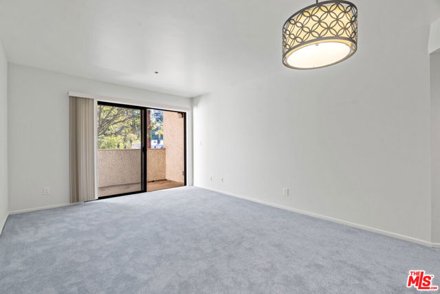 501 Palisades Drive, Pacific Palisades CA: https://media.crmls.org/mediaz/1f016009-1956-4fd3-901c-1c3d34a83a51.jpg