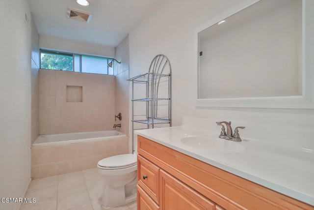 3487 E Barca Street, Camarillo CA: https://media.crmls.org/mediaz/1f018dfa-ee98-45e9-9499-000ad14f8708.jpg